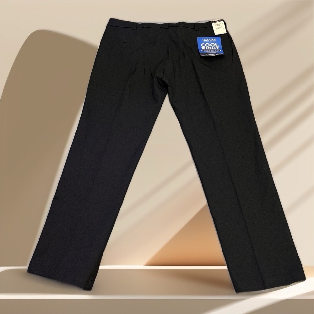 Men’s size 42x32 HAGGAR Straight Fit Dress Pants in Navy Blue NWT